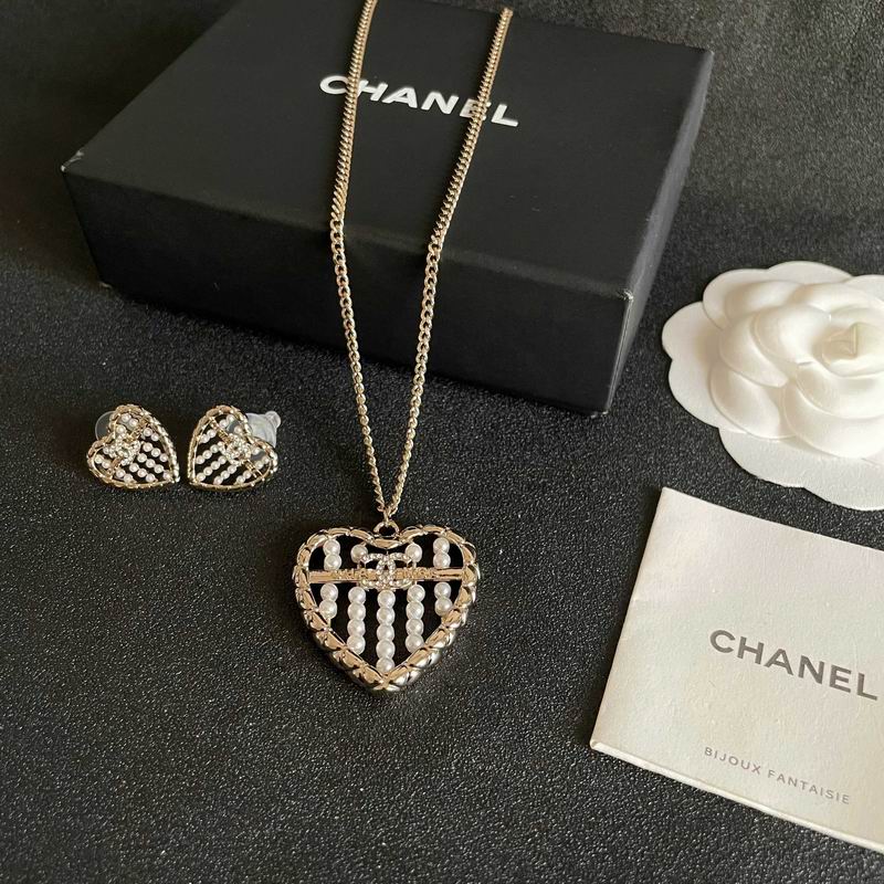 Chanel Suits 04yxs45